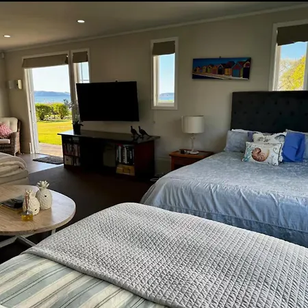 The Lake House With Private Spa Lake Rotorua